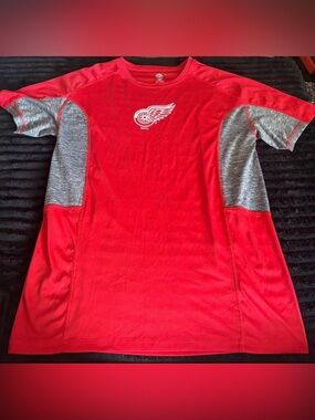 Detroit Red Wings Red Short Sleeve Athletic Tee Mens Size Large